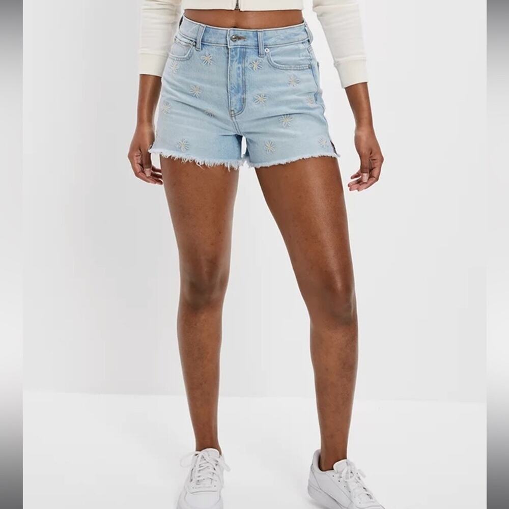 American Eagle | NWT Size 8 Light Blue Daisy Shorts